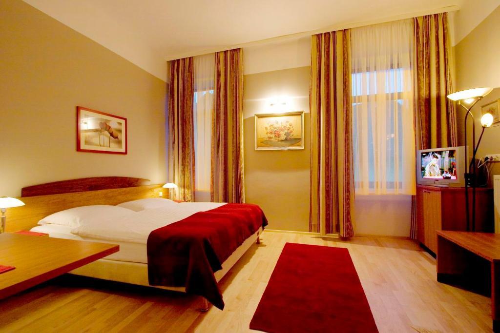 Hotel Garni - Gasthof Pillgrab Sankt Valentin Ngoại thất bức ảnh